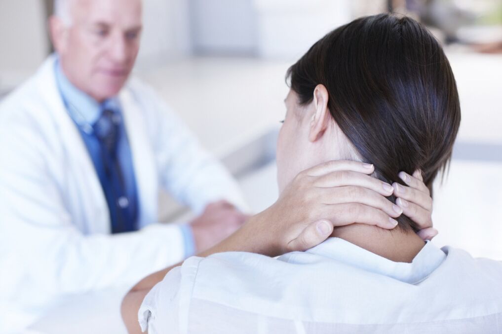 consulter un médecin pour l'ostéochondrose cervicale