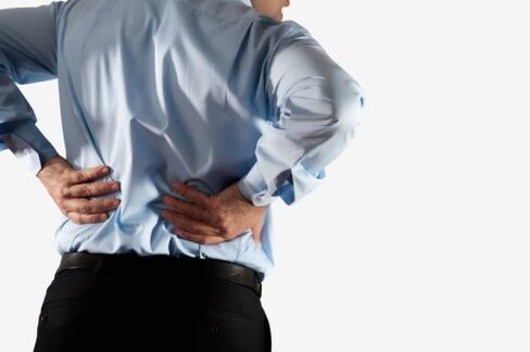 douleur au bas du dos chez un homme